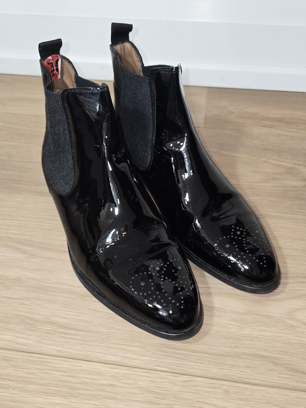 Pertini Black Patent Leather Brogue Chelsea Boots Size 40 US 9 Wingtip Booties